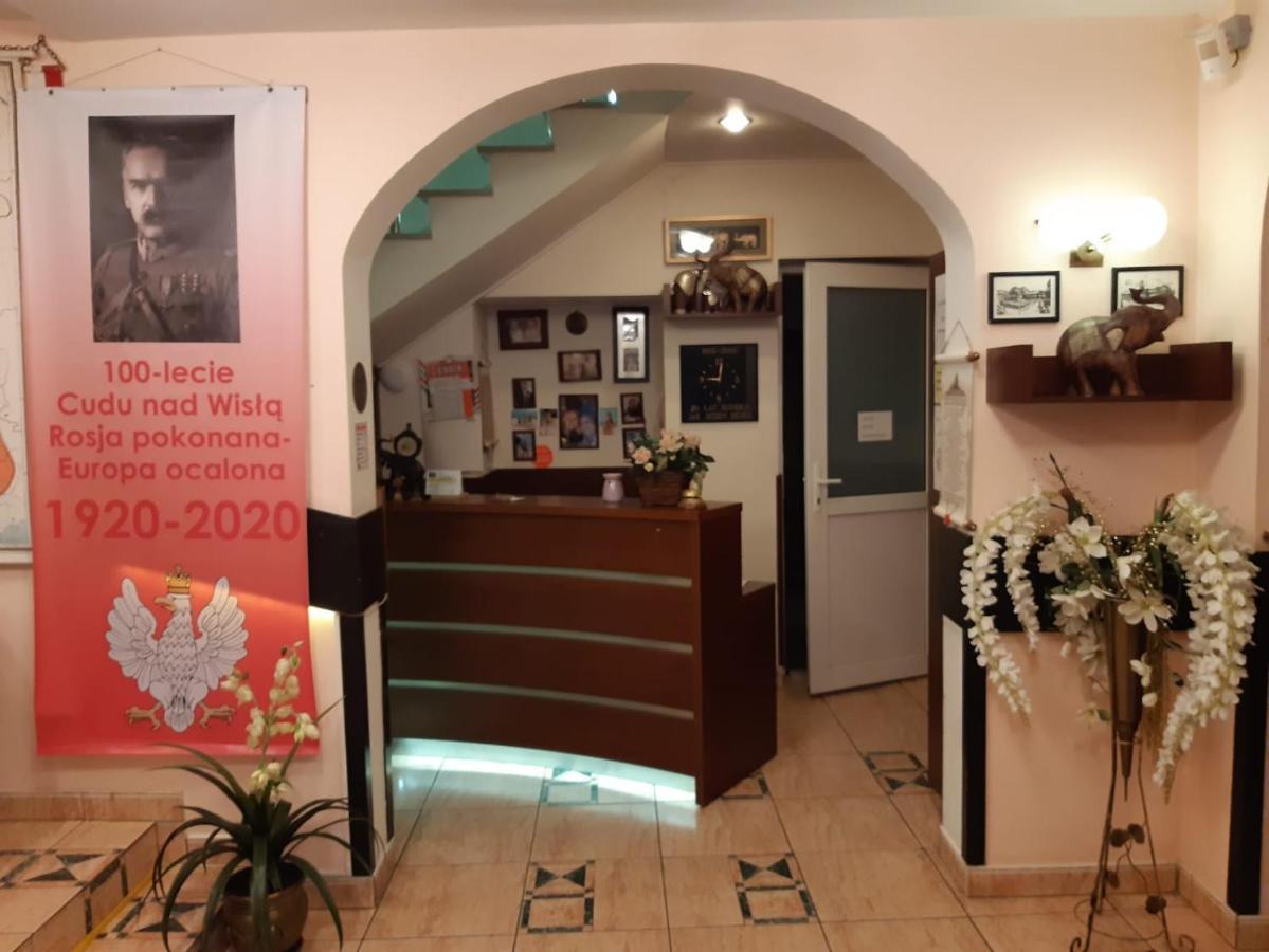 Albert Turystyczne Uslugi Hotelarskie Warschau Buitenkant foto